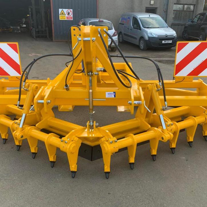 3m Gravel Road Grader with rear lights and marker boards